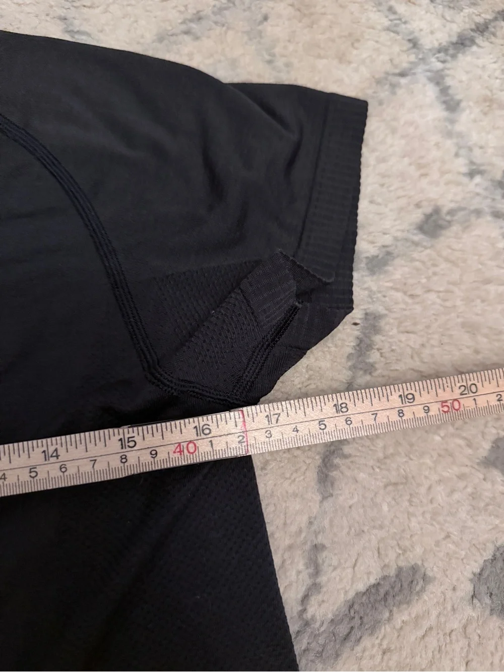 Lululemon Swiftly Tech Short Sleeve Crew Black / Black